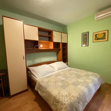 House Josip * Μακάρσκα