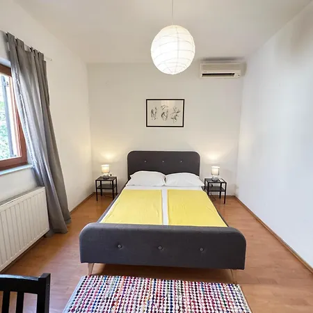 House Josip * Μακάρσκα