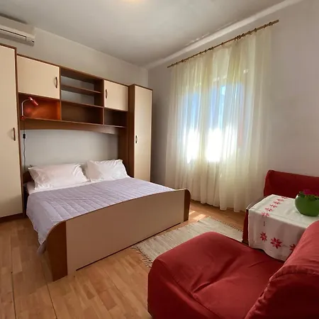 House Josip マカルスカ